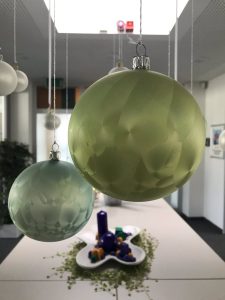 Weihnachtskugeln mit Lacken...
</div>
<a href=
